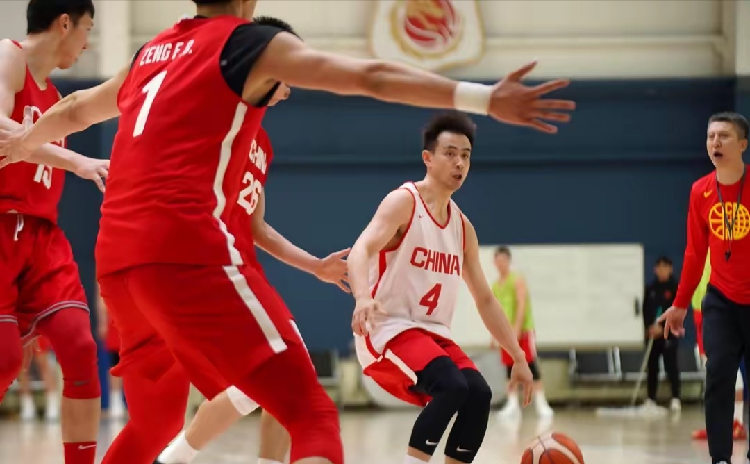 CBA球队明星球员全力备战总决赛