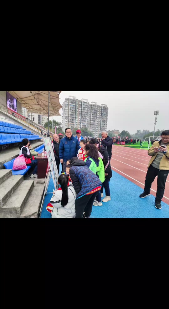 包含弱队逆袭，赢得了观众的喝彩与掌声的词条